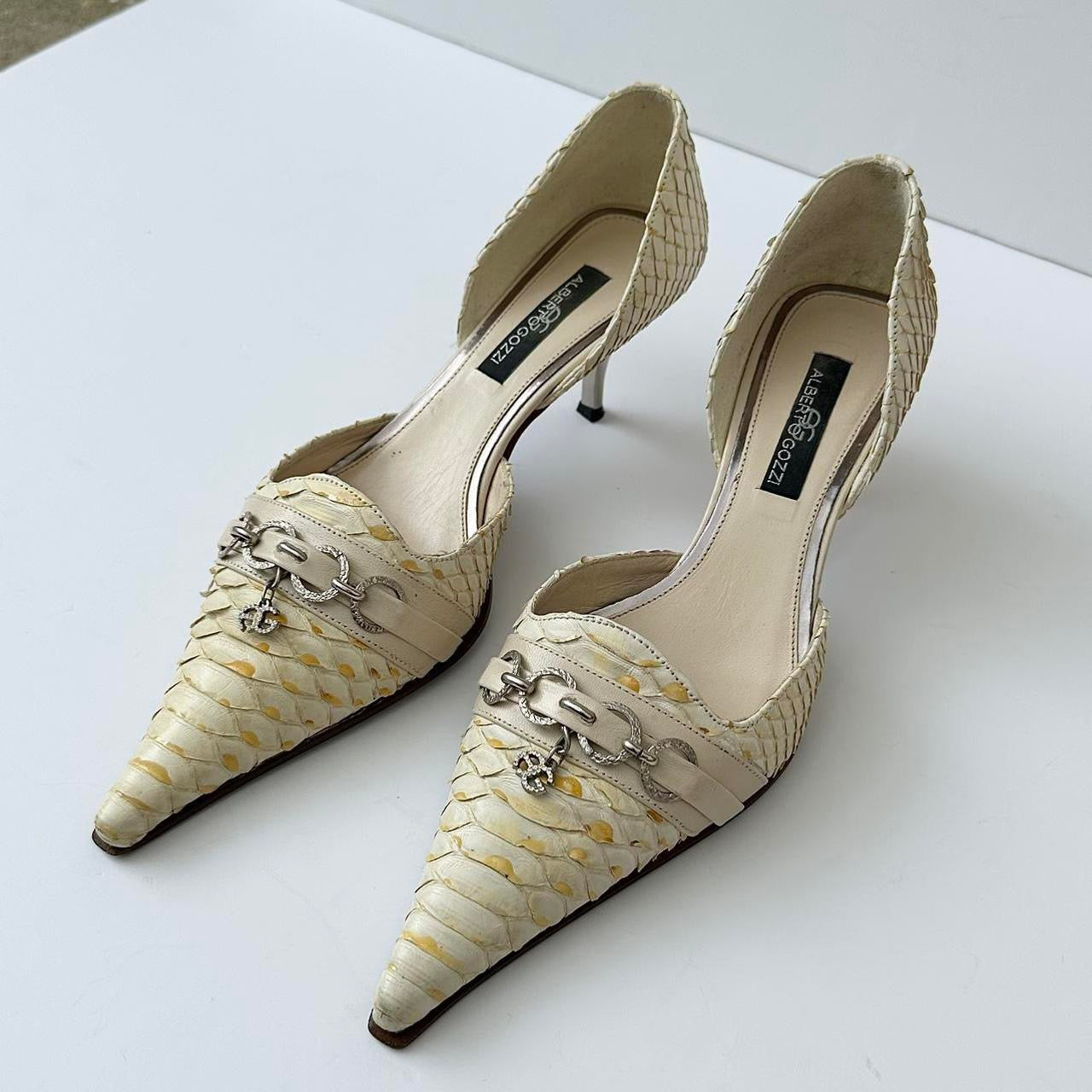 Vintage 00s pointed kitten heels