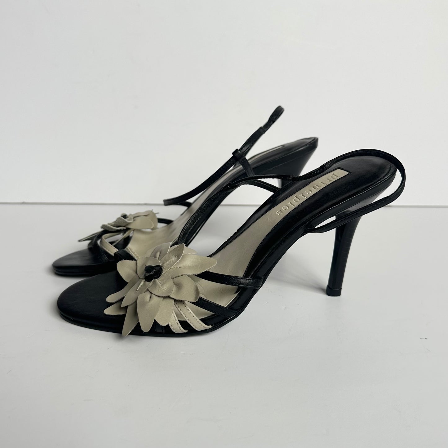 Vintage 00s flower heels