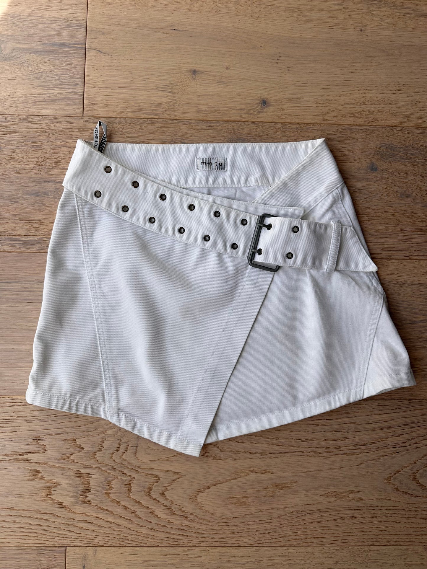 Vintage white grommet belt skirt