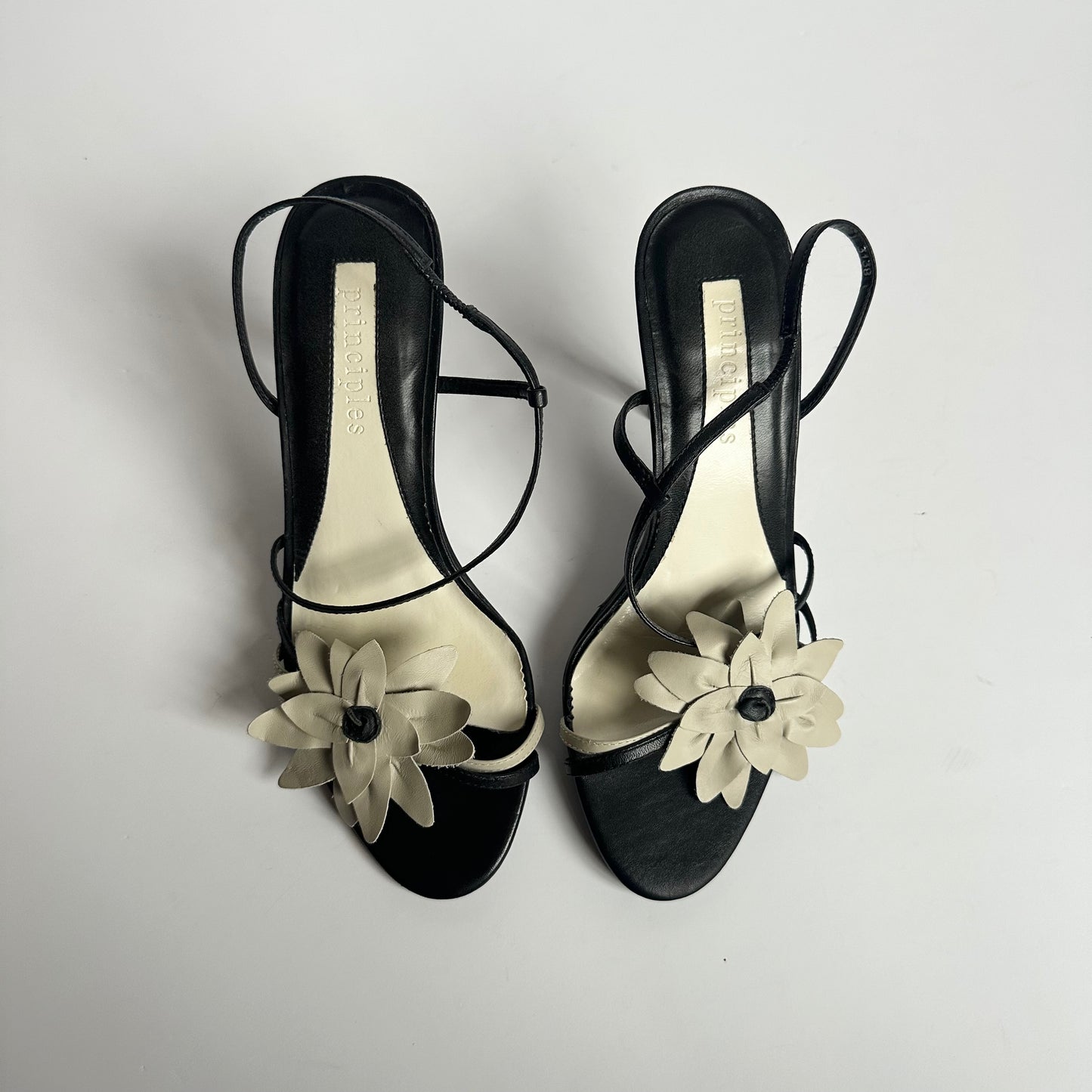 Vintage 00s flower heels