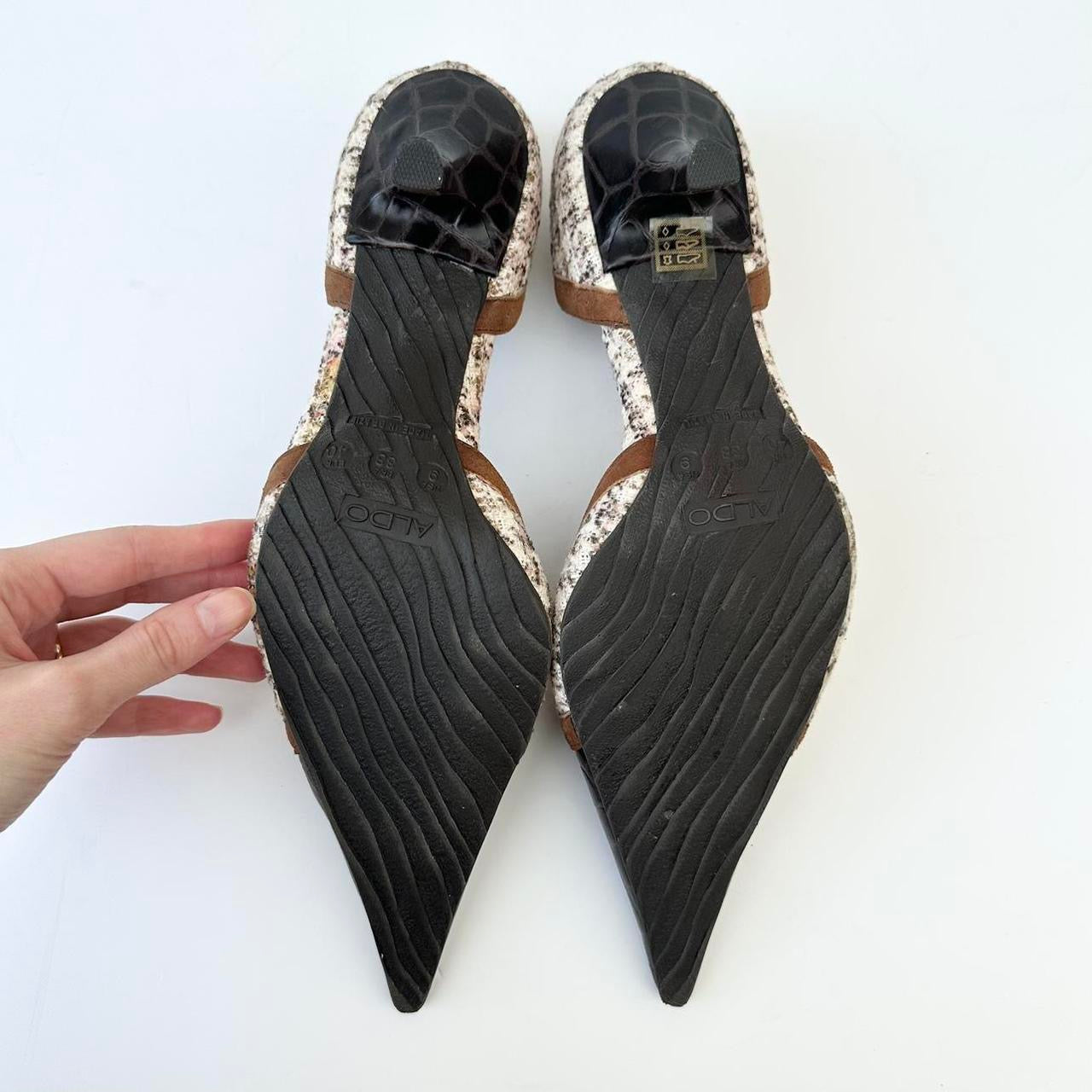 Vintage 00s pointed kitten heels