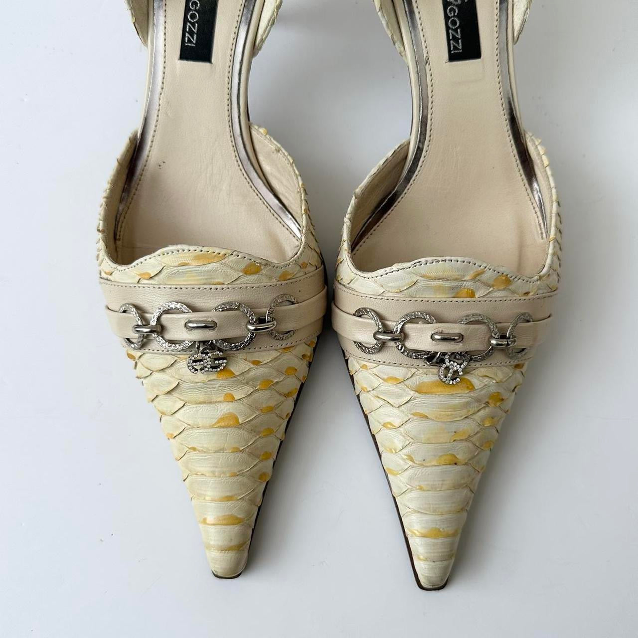 Vintage 00s pointed kitten heels
