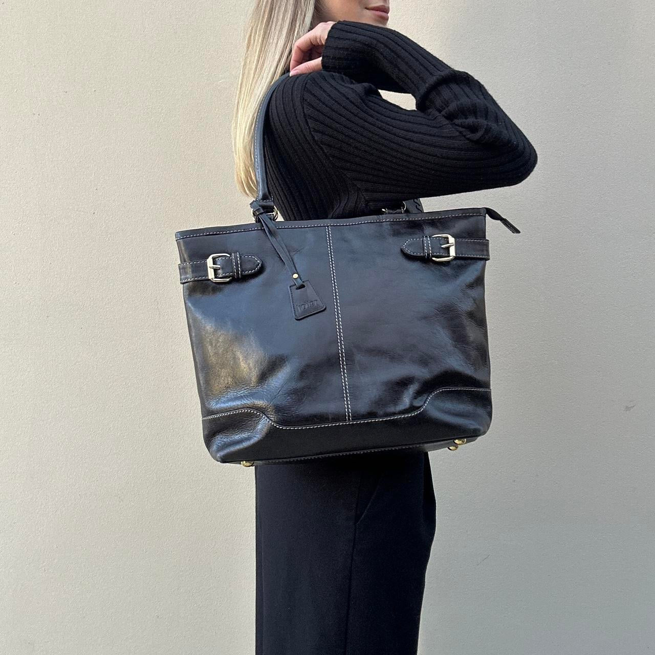 Vintage 00s black leather bag