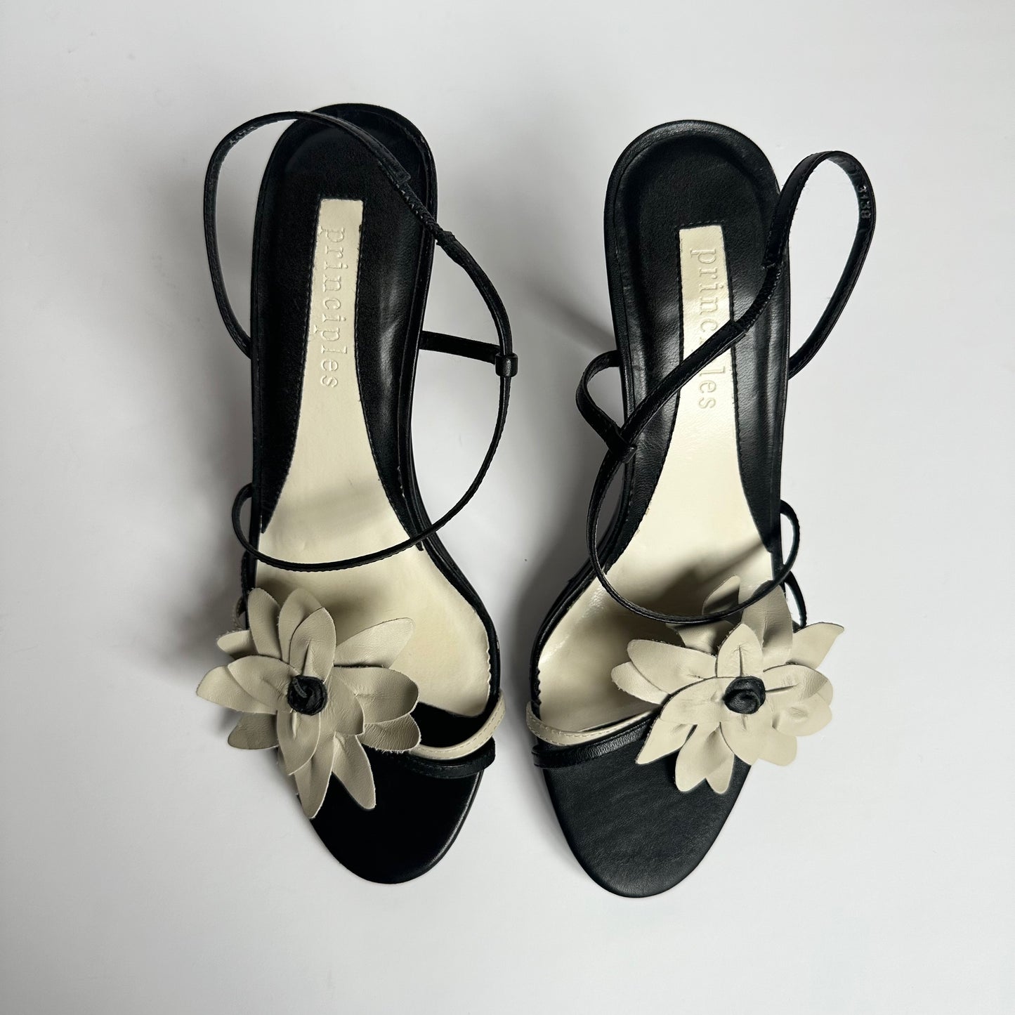 Vintage 00s flower heels