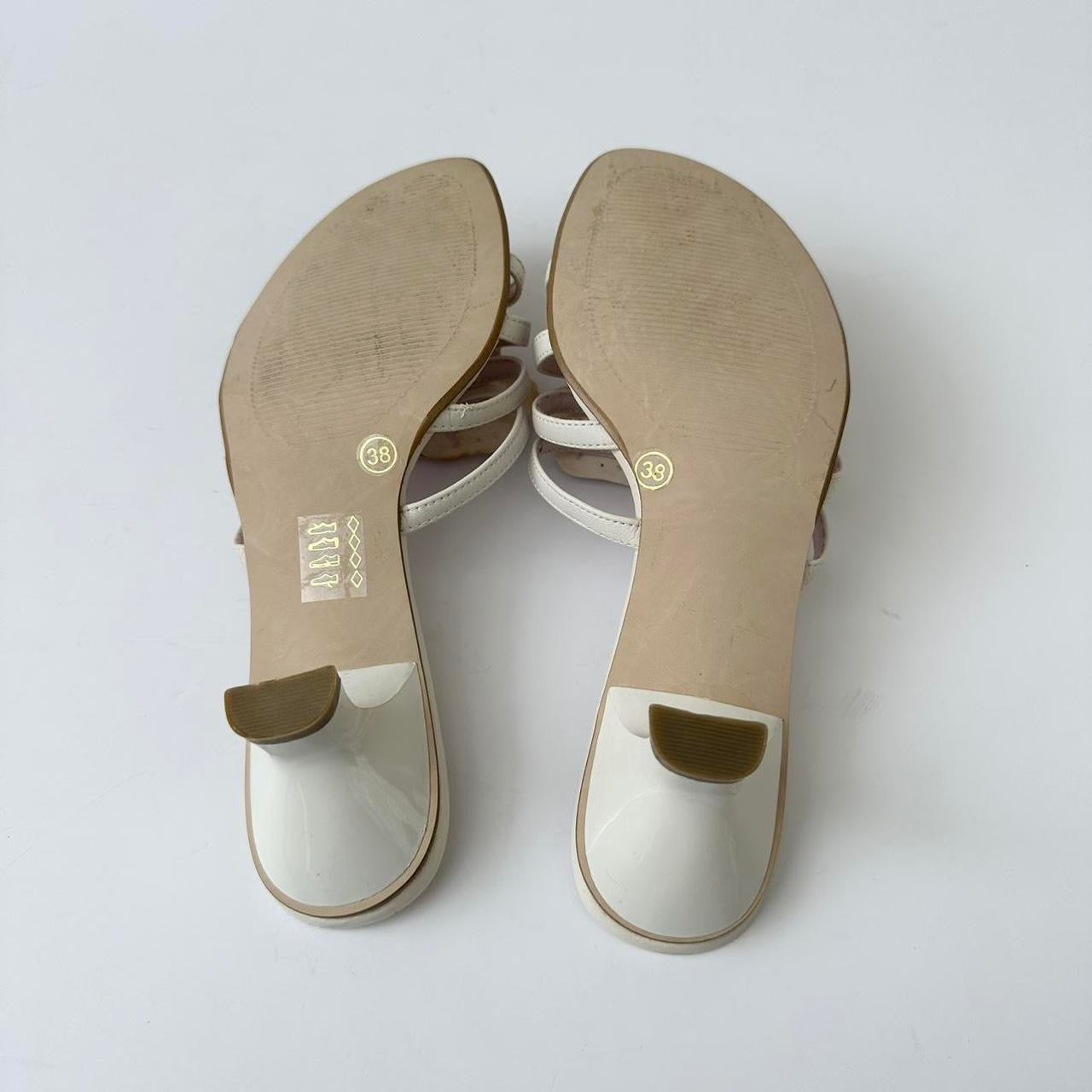 Vintage 00s flower kitten heels