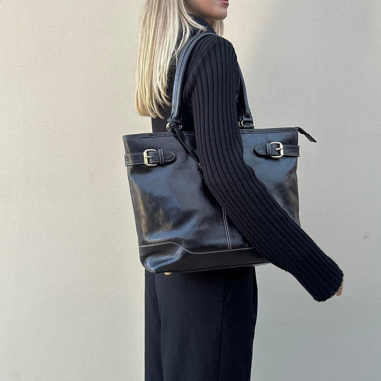 Vintage 00s black leather bag