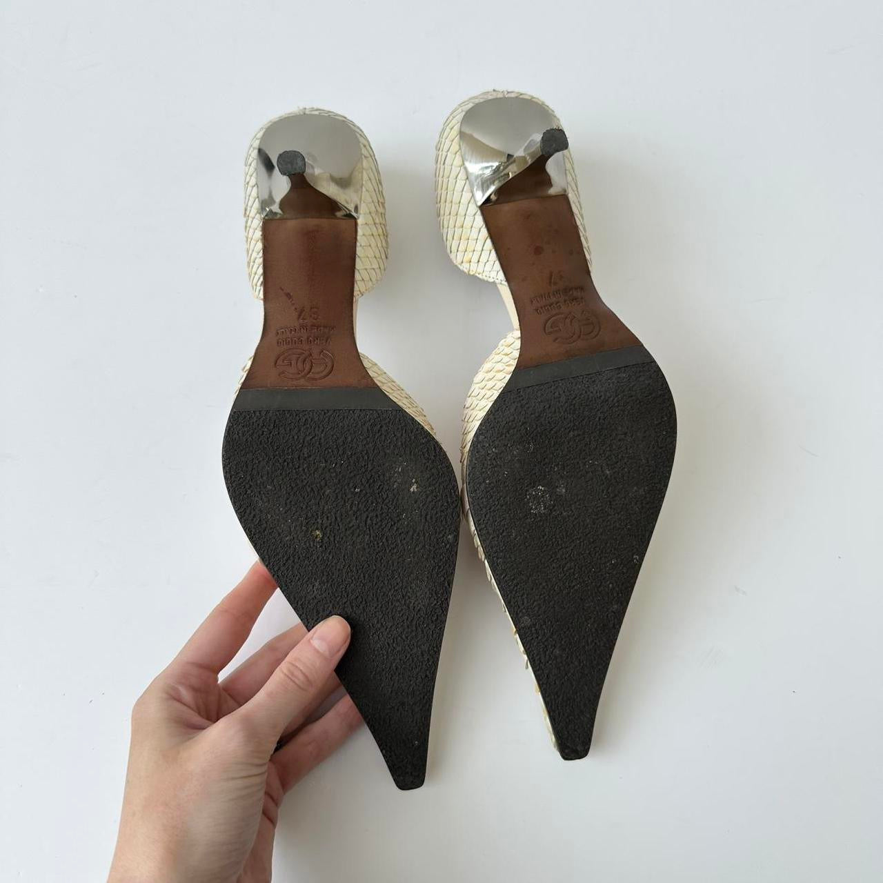 Vintage 00s pointed kitten heels