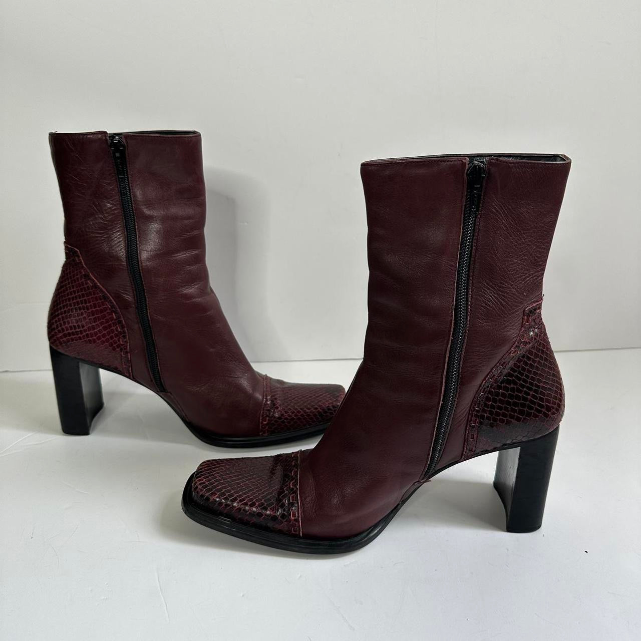 Vintage 00s burgundy cowboy heeled boots