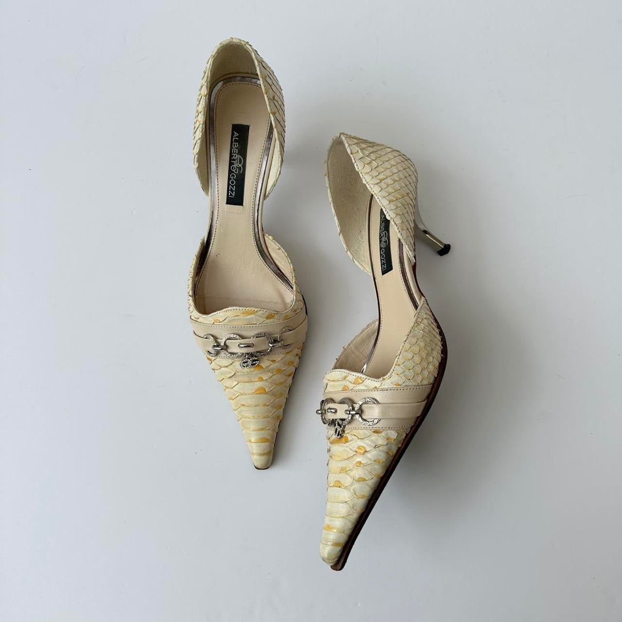 Vintage 00s pointed kitten heels