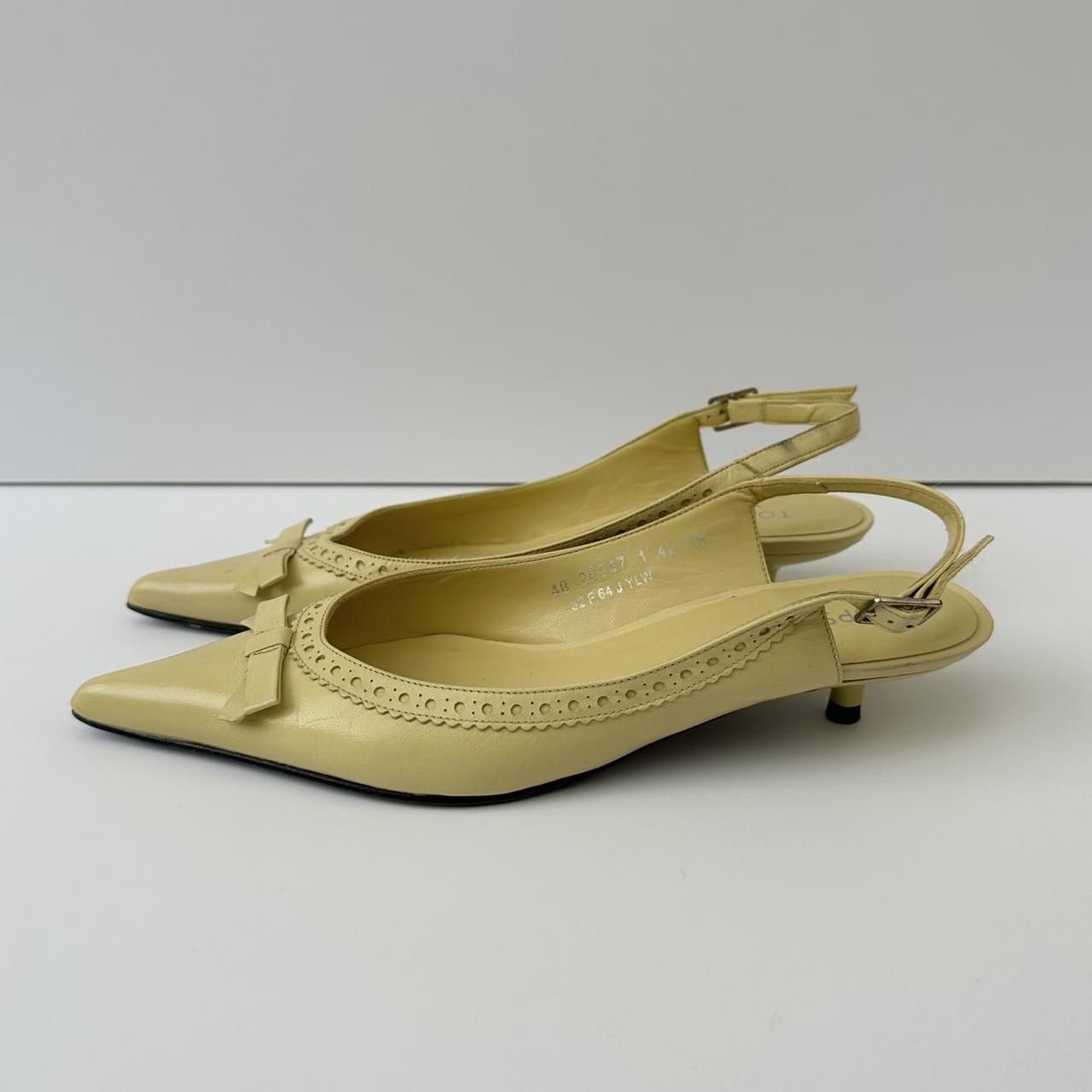Vintage butter yellow kitten heels