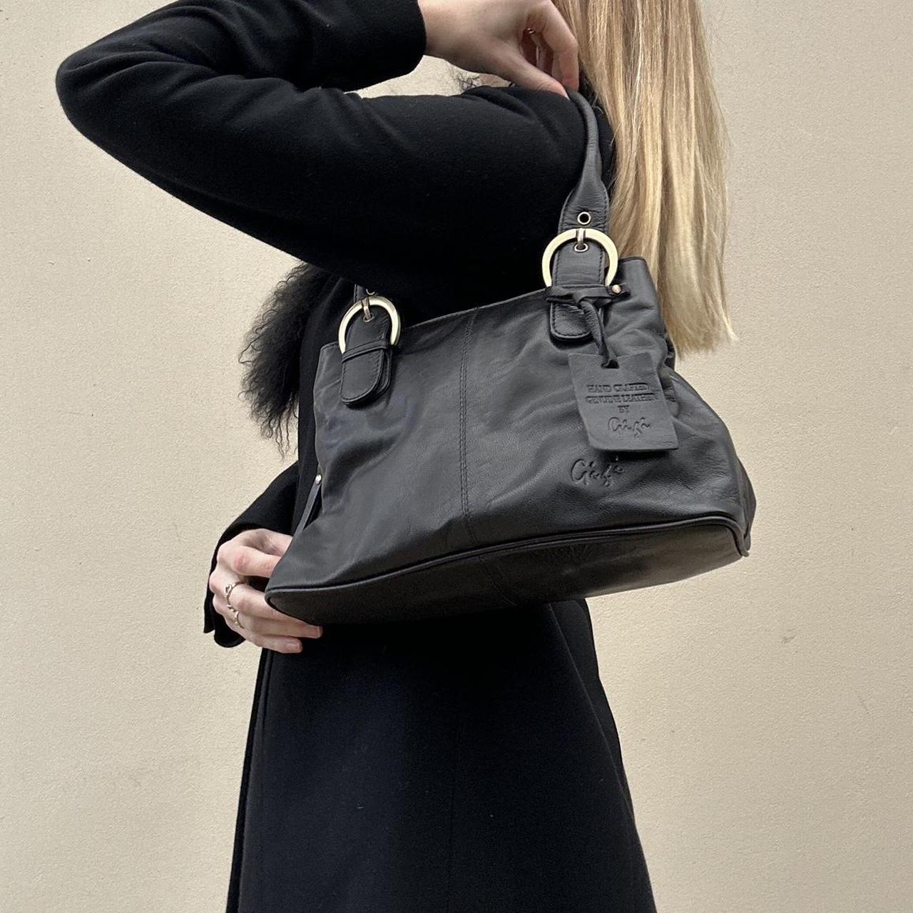 Vintage 00s black leather handbag