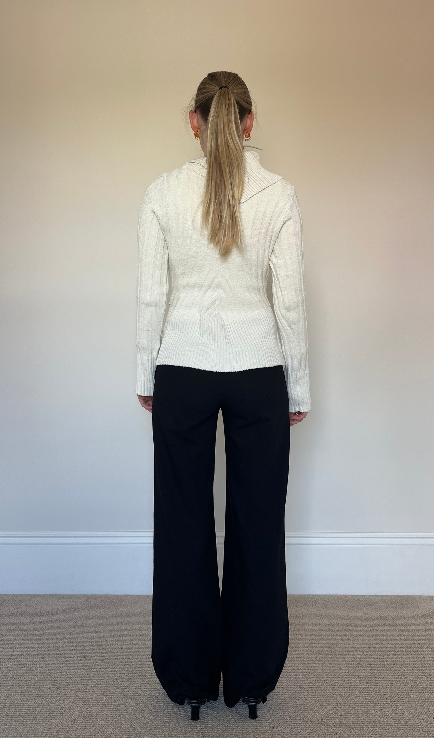 Vintage white jumper with belt