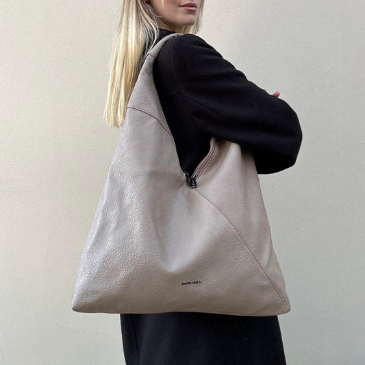 Vintage 00s beige leather slouch bag