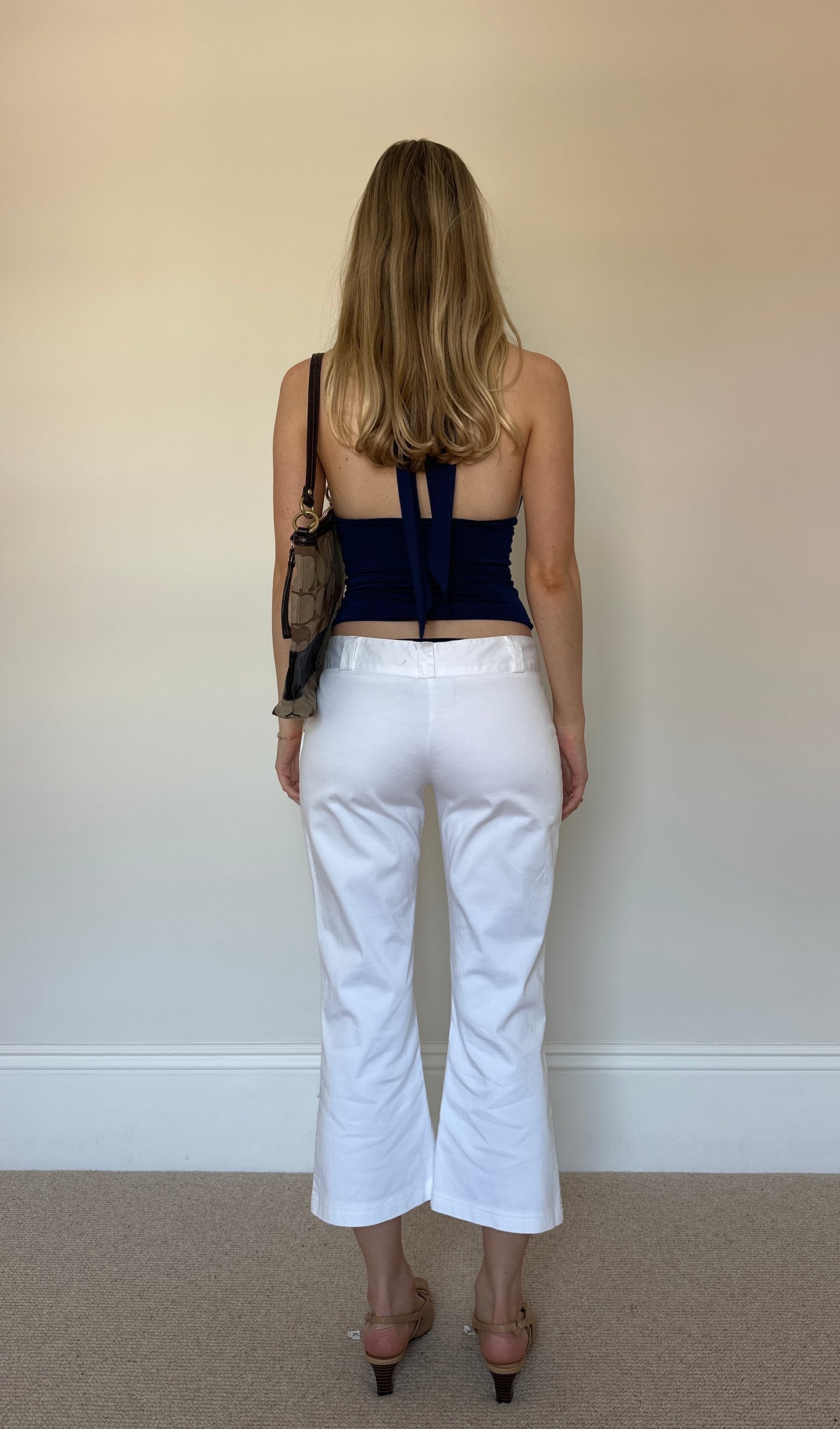 Vintage buckle white capris