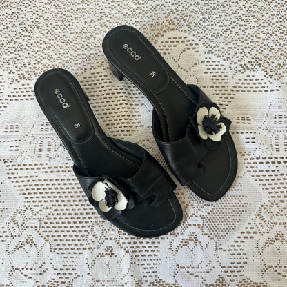 Vintage floral black & white kitten heels