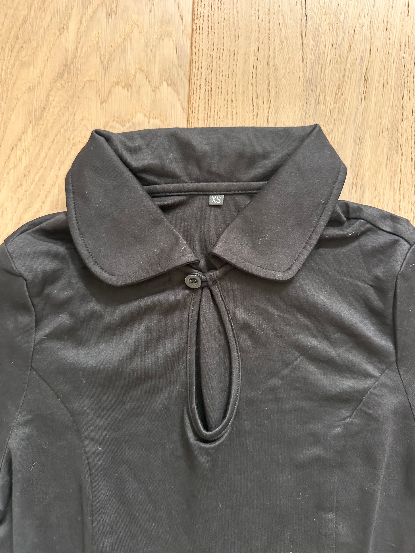 SALE black 3/4 sleeve top keyhole