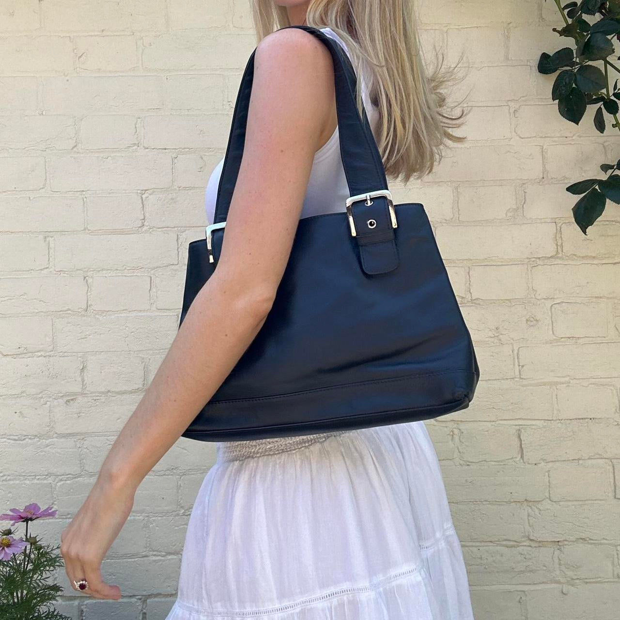 Vintage 00s navy blue leather handbag