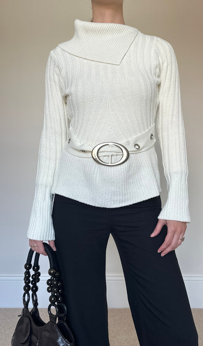Vintage white jumper with belt