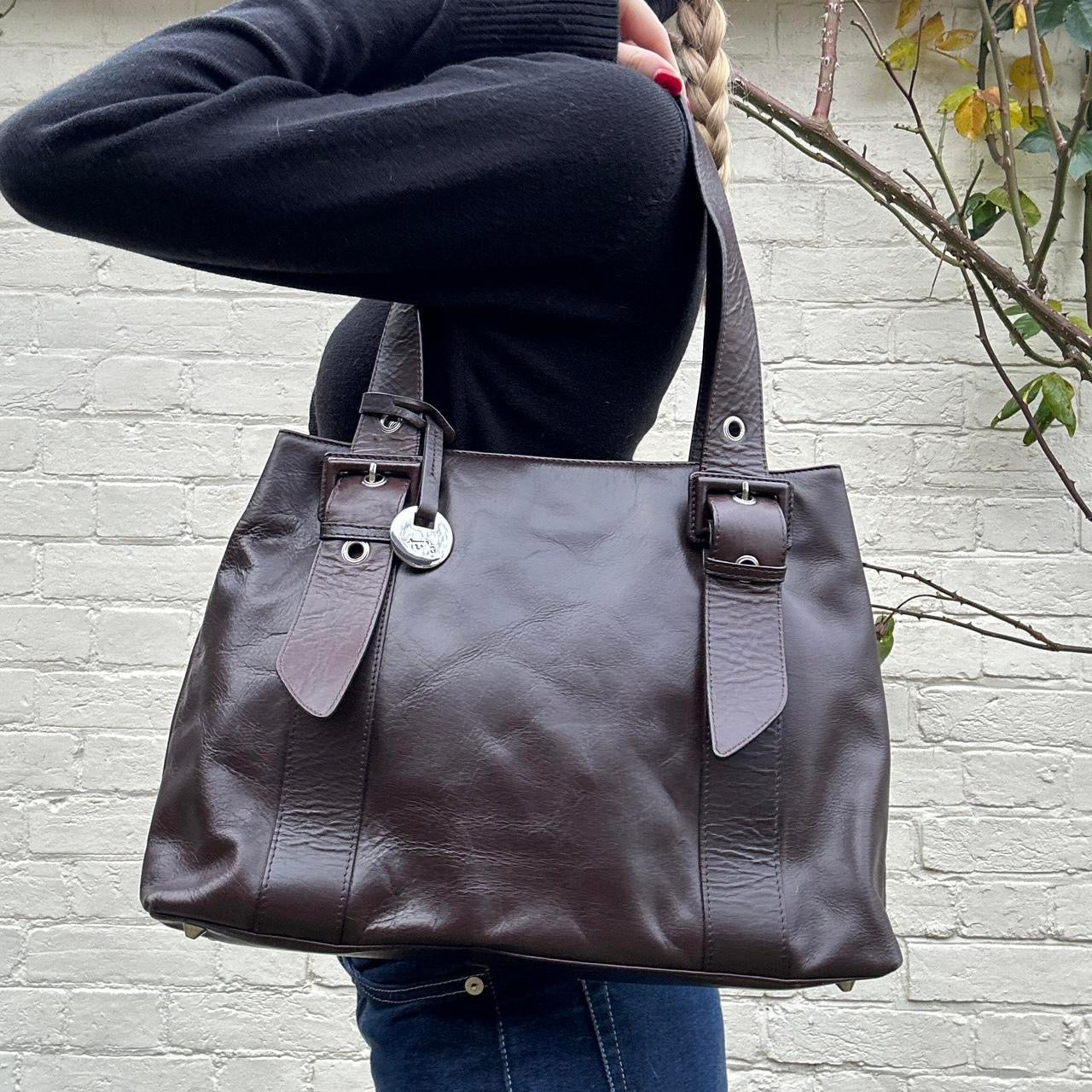 Vintage 00s brown leather handbag