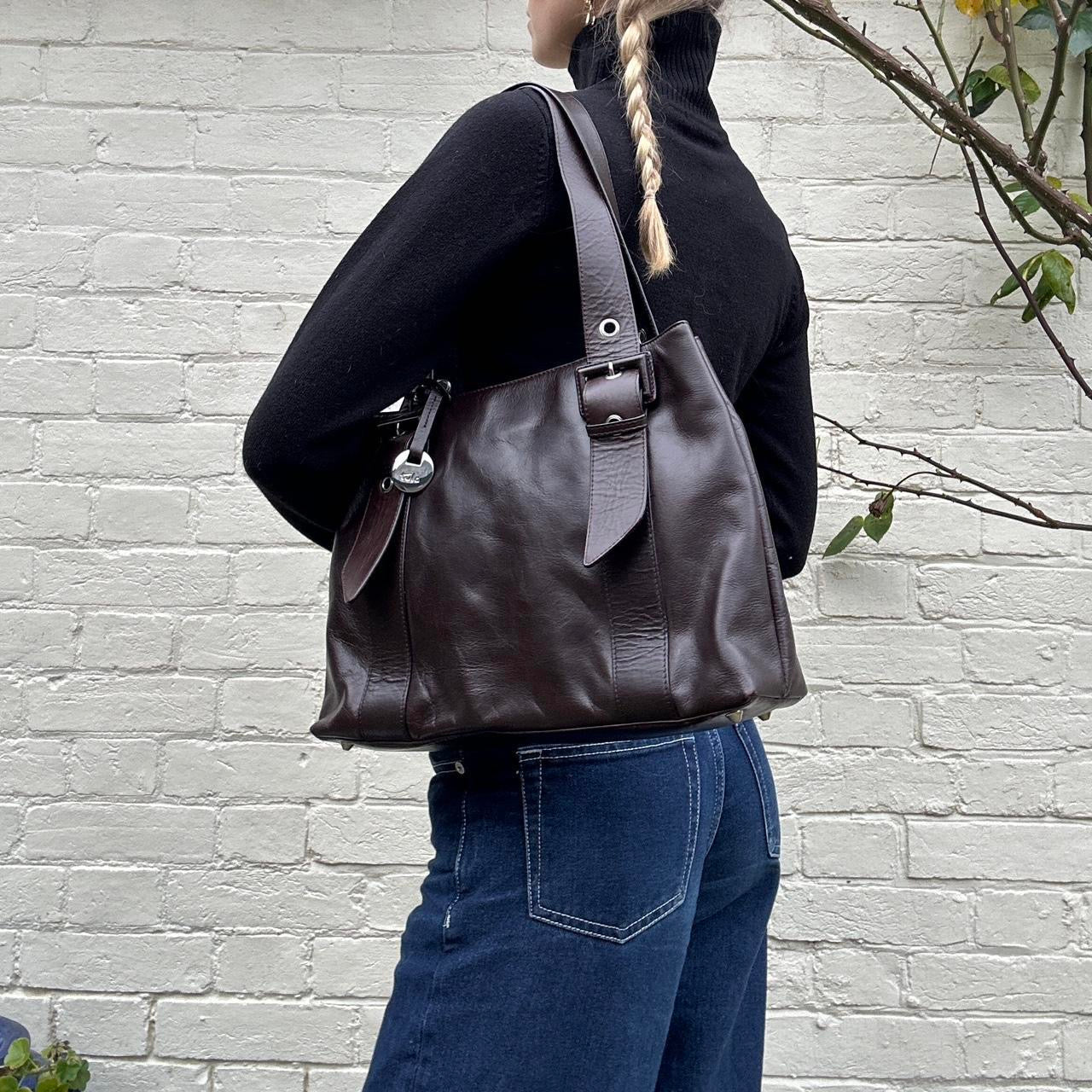 Vintage 00s brown leather handbag