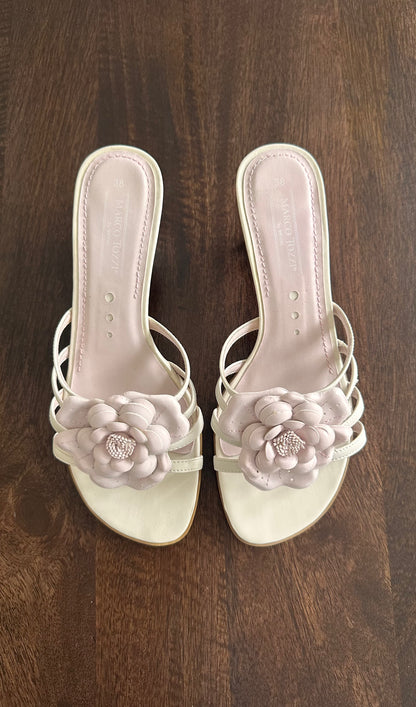Vintage Flower kitten heels