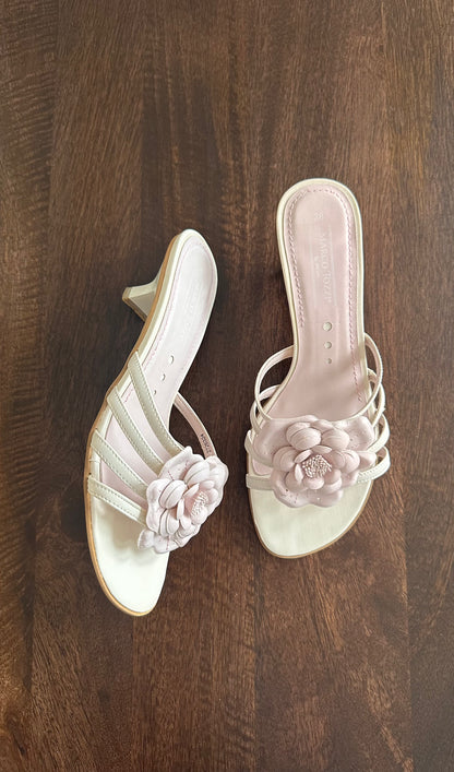 Vintage Flower kitten heels