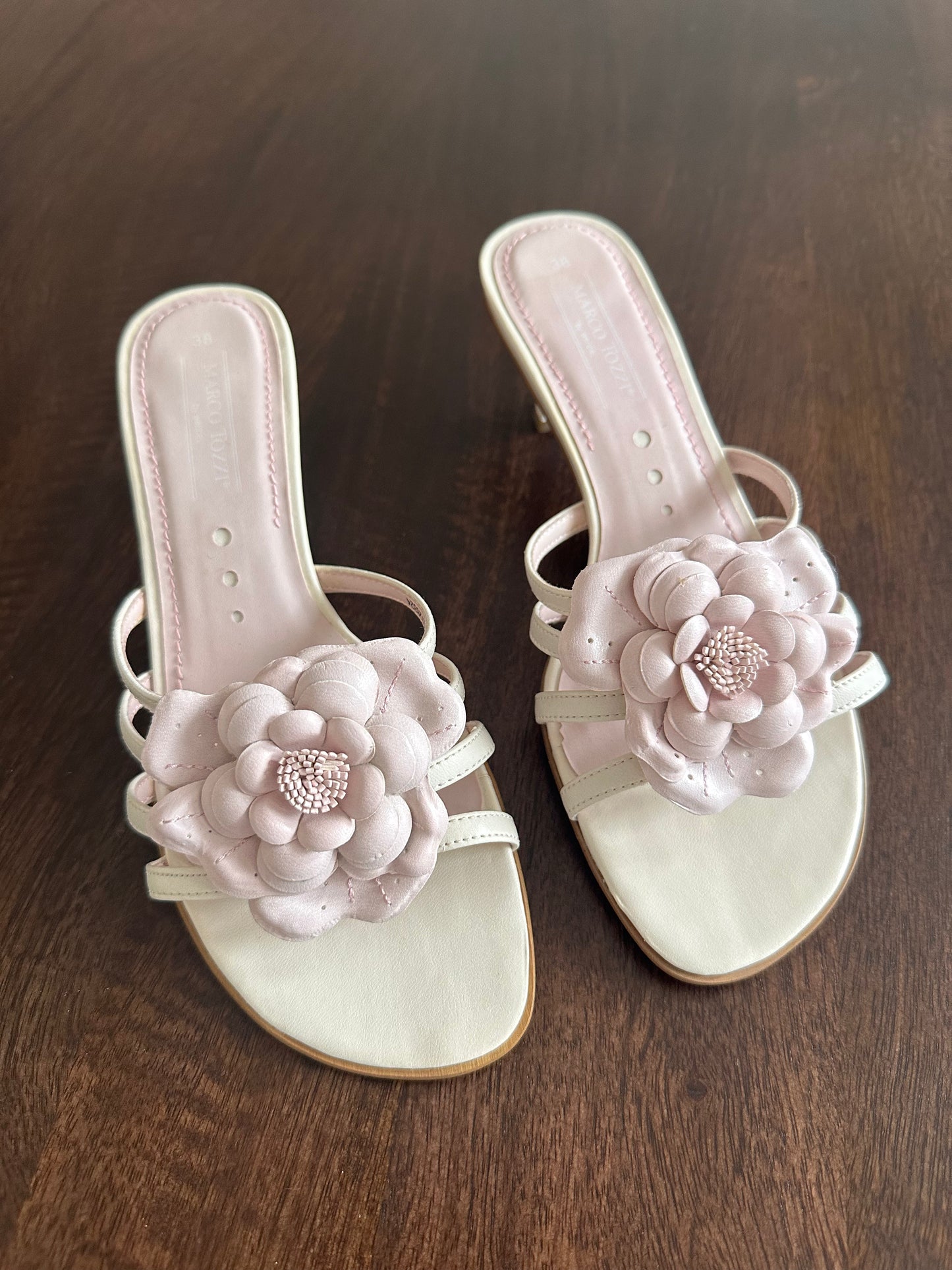 Vintage Flower kitten heels