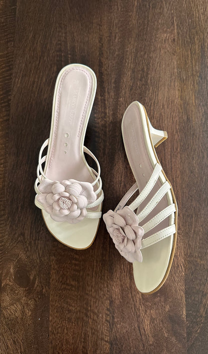 Vintage Flower kitten heels