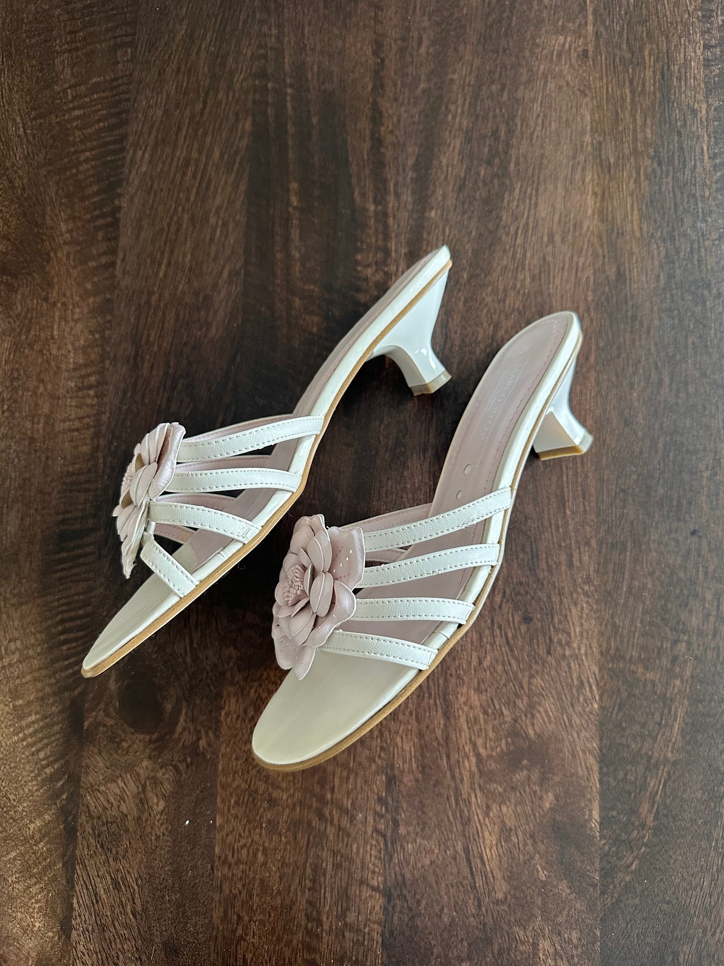 Vintage Flower kitten heels