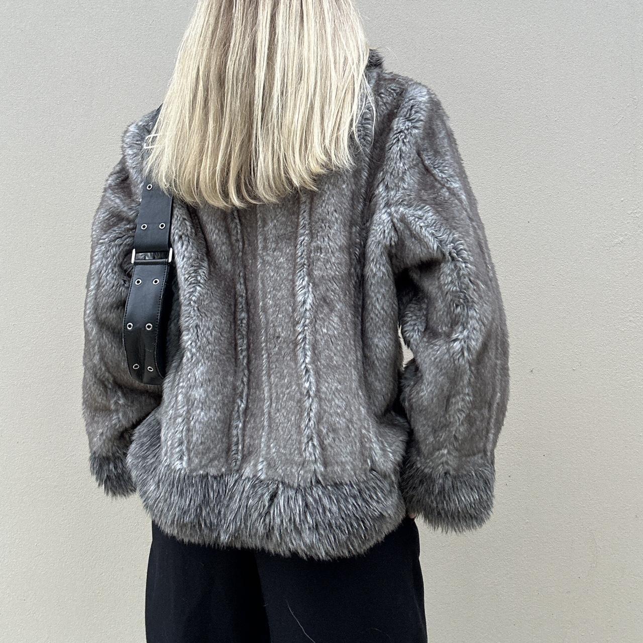 Vintage 00s grey faux fur coat