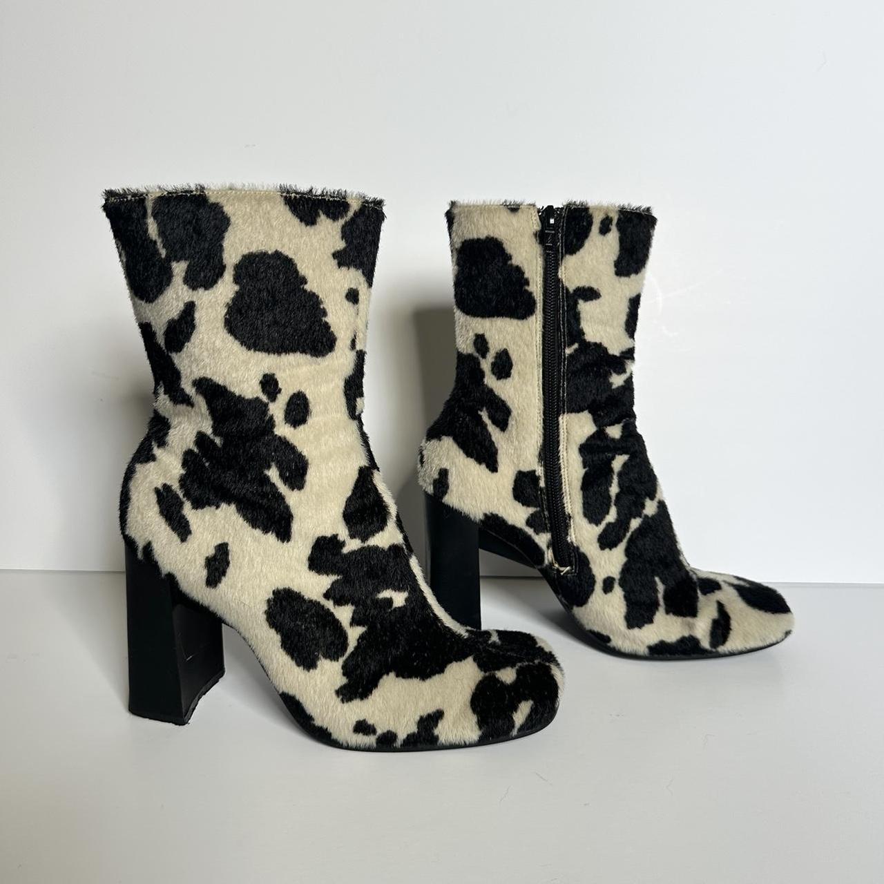 Vintage 00s cow print boots