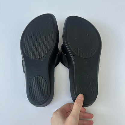 Vintage leather flip flops