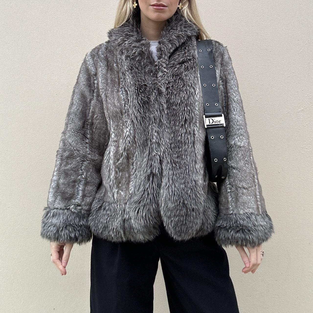 Vintage 00s grey faux fur coat