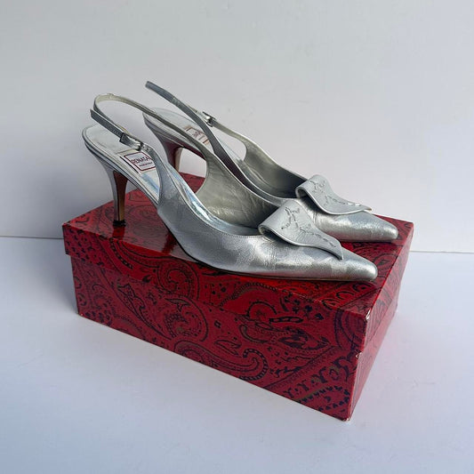 Vintage 00s silver heels