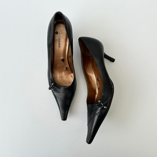 Vintage 00s piercing kitten heels